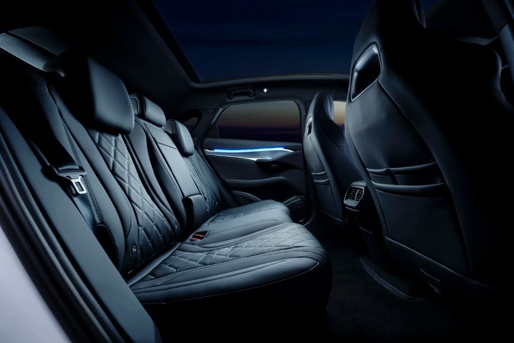 BYD Sealion 7 — plazas traseras con acabados quilted