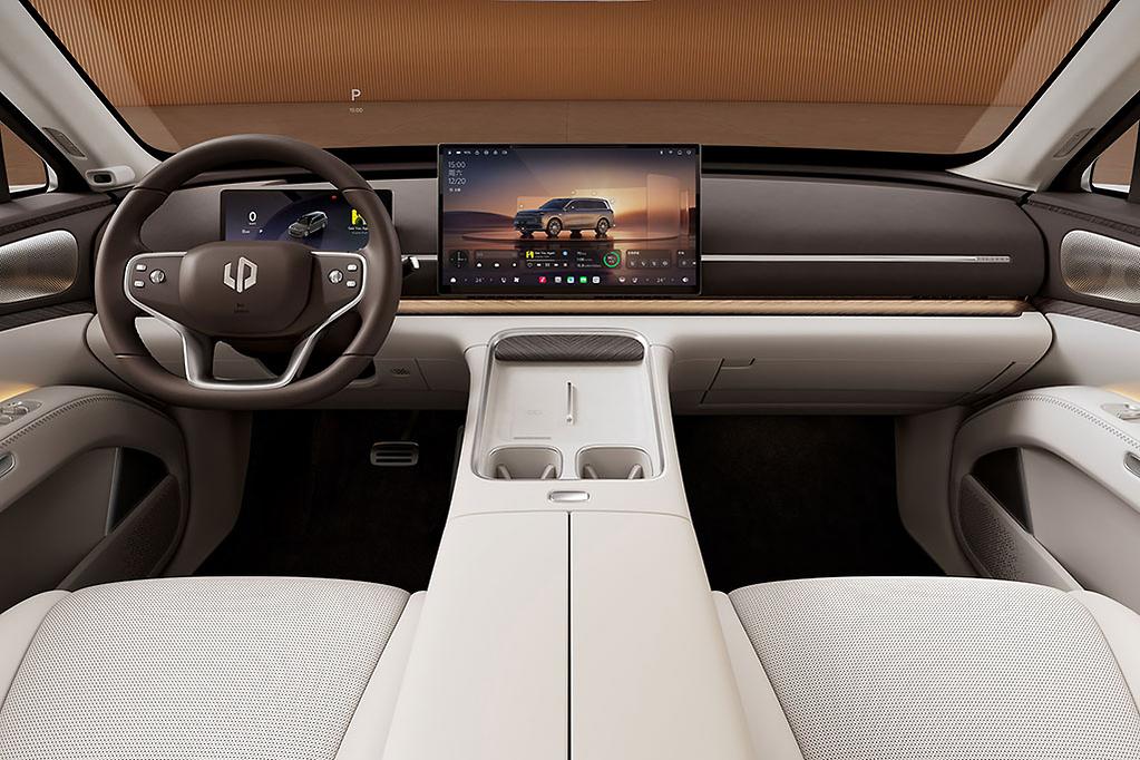 Leapmotor D19 — cabina delantera con pantallas digitales y Leap OS