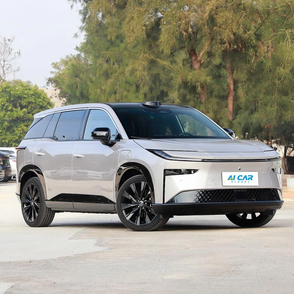 Toyota bZ3X — detalle frontal con sensor LiDAR en techo